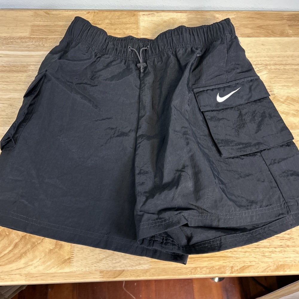 Nike Sportswear Essential Shorts Womens Small Black Woven High Rise DM6247-010